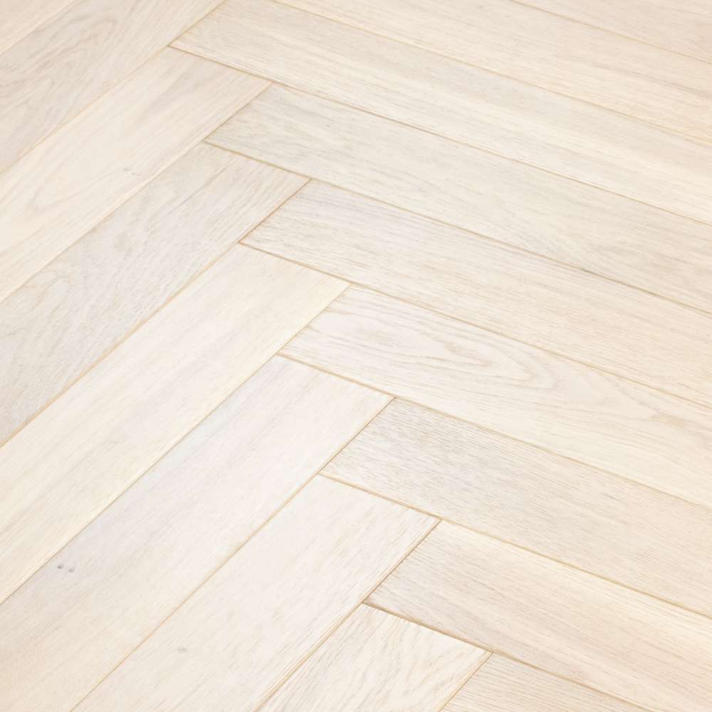 Паркет Елка Английская Lab Arte Angle Дуб Натур Чегет белый лак 500х90х14/3