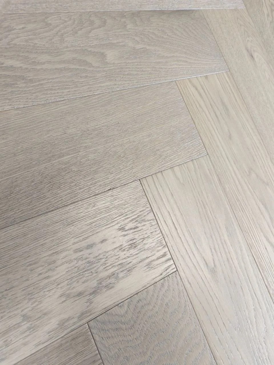 Паркет елка Deko Wood Английская елка Дуб (Натур-Селект), Лак 600 x 120 x 14 / 1.152м2