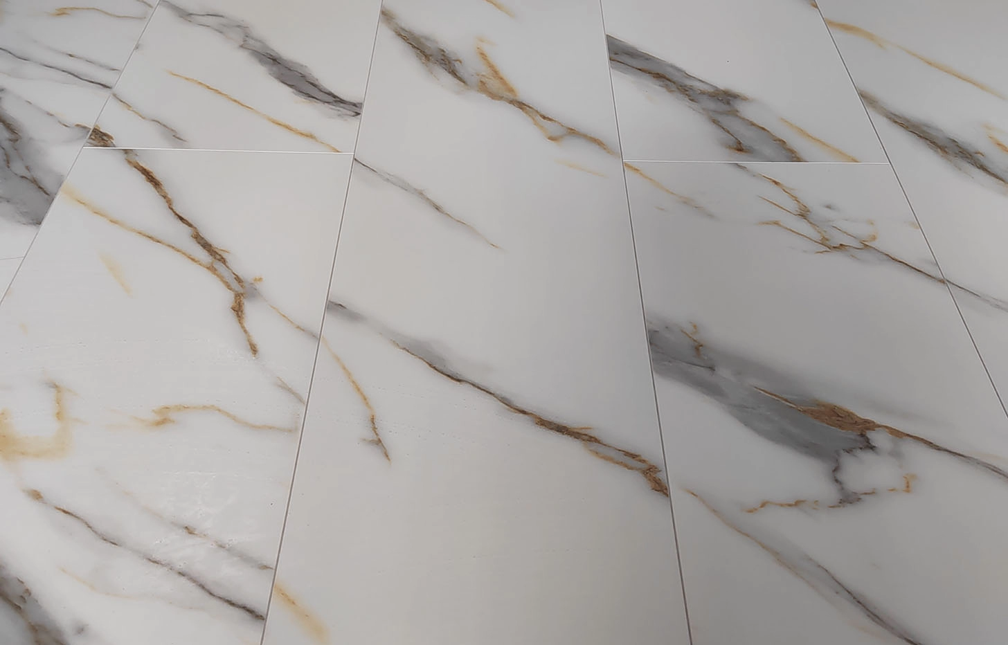 SPC Ламинат Stone Floor  MSPC Мрамор Бело-золотой DC833 MP