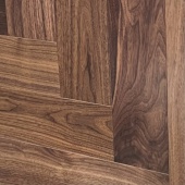 CROWNWOOD EXOTIC ONE Английская елка 90° 2-х слойная Орех Американский Натуральный Селект лак 600 х 125 х 15 / 1.50 м2