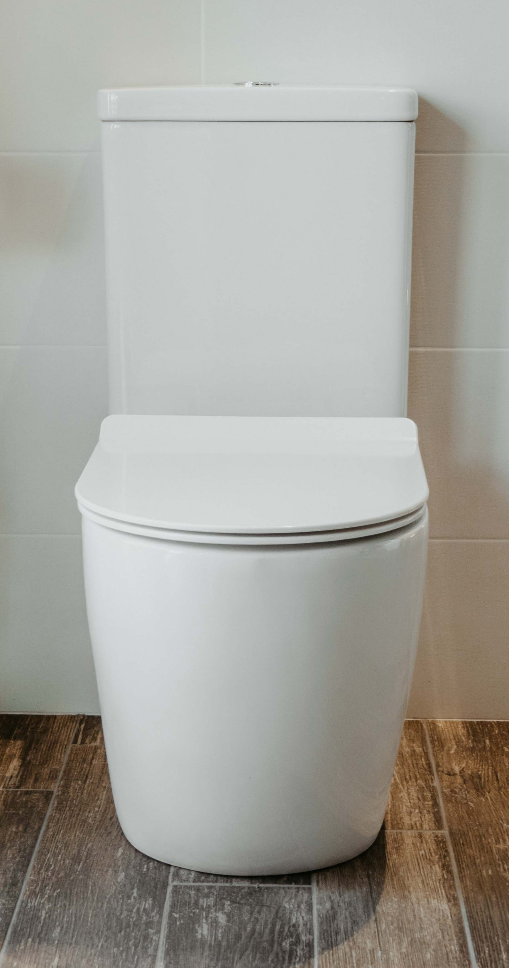 Чаша напольного унитаза безободковая Creto Logan L1 1001-004-WF с крышкой-сиденьем микролифт, белая