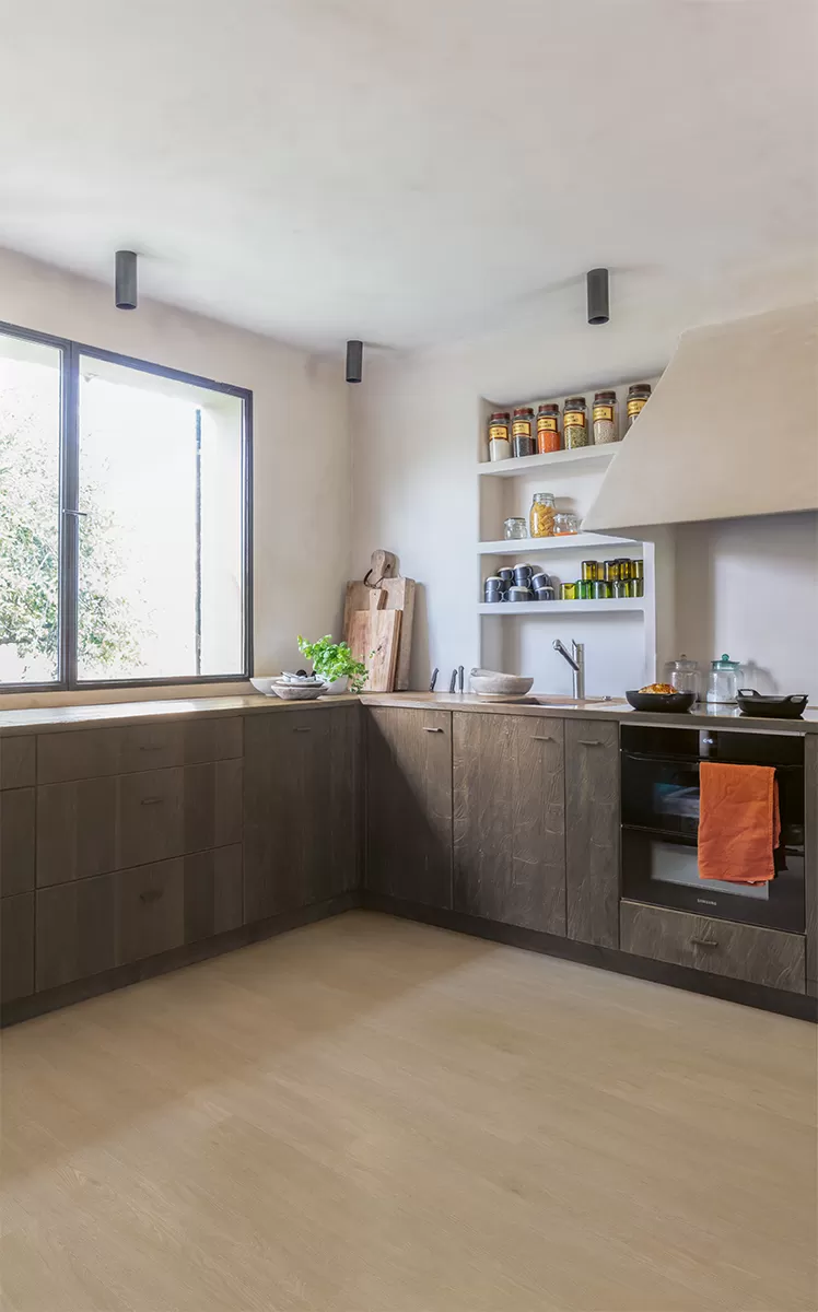 ПВХ-плитка Quick-Step Дуб сатиновый серо-бежевый Liv SGSPC20317