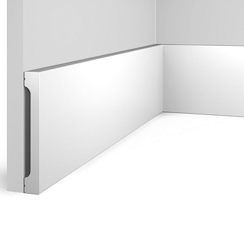 Напольный плинтус  HIWOOD B130V1/ 130 х 18 х 2000